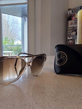 Ray-Ban Women’s Brown Gradient Aviator Sunglasses with Champagne Frame